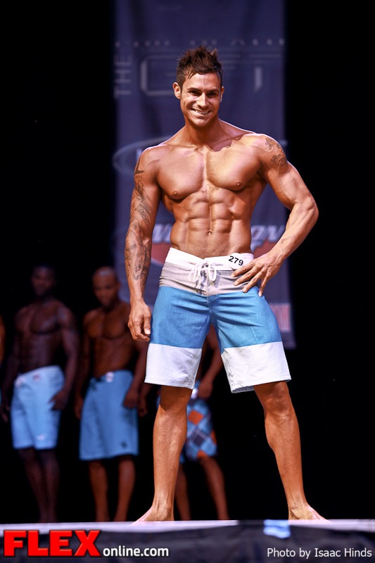 BIG SHOULDERS, TINY WAIST - the classic #mensphysique shape of IFBB Pro  @dav_mphysique . Looking forward to seeing David back on stage in Spain  next, By Fit Media Channel