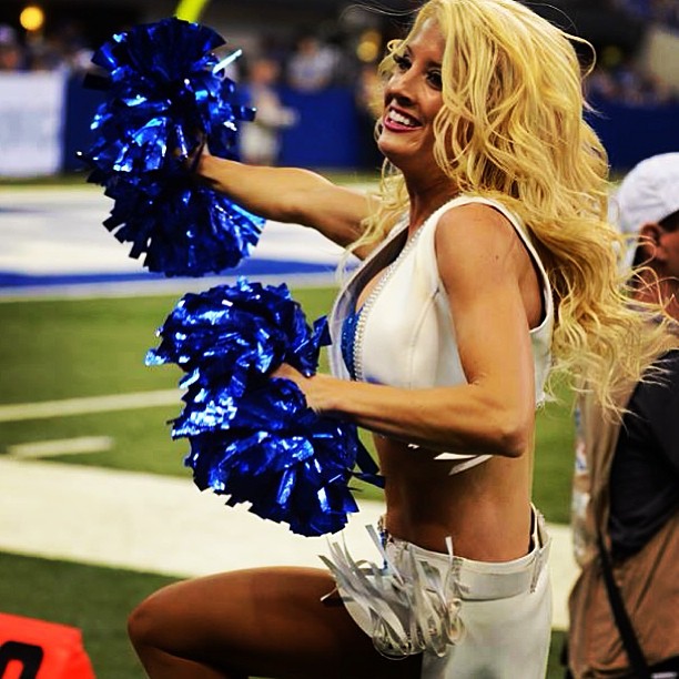 NFL Cheerleaders Photo Gallery - Muscle & Fitness