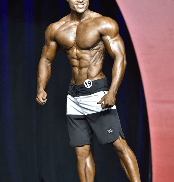 Are these Olympia Men's Physique guys born with a tiny waist and wide  shoulders? How tf is this even humanly possible? : r/nattyorjuice