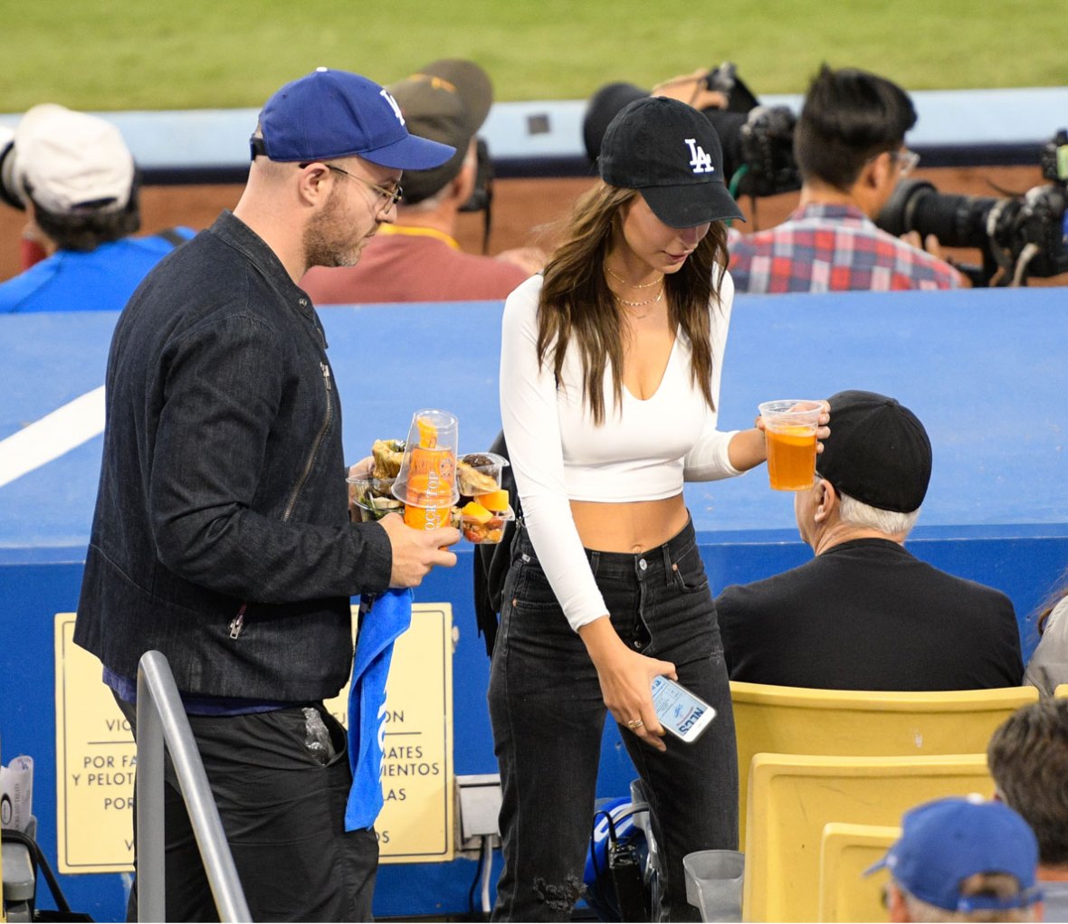 Emily Ratajkowski attends game 5 of the NLCS between the Chicago