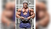 phil-heath-ez-curl-biceps-curls