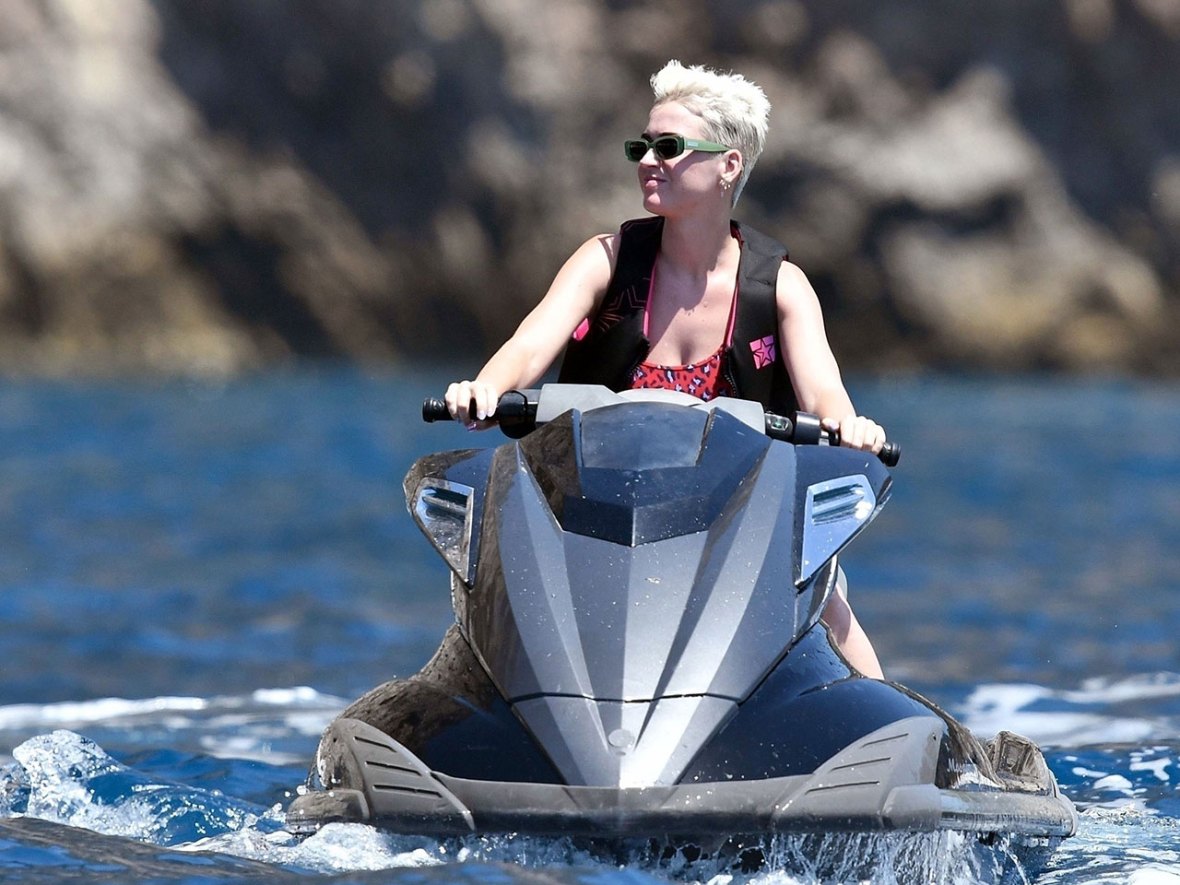 Photos: Katy Perry stuns on Italian vacation - Muscle & Fitness