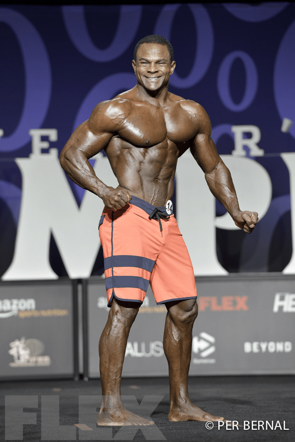 2014 IFBB Europa Phoenix Pro | Muscle & Fitness