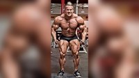 Jay Cutler looking aesthetic during the 2001 Mr O