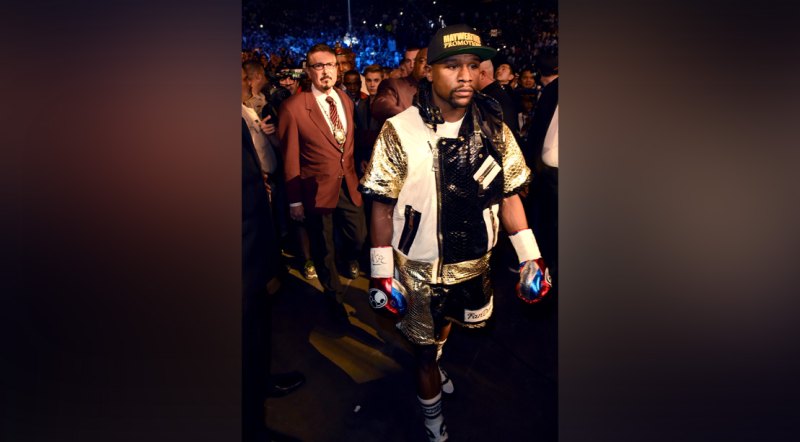 Floyd Mayweather Outfit from December 29, 2020