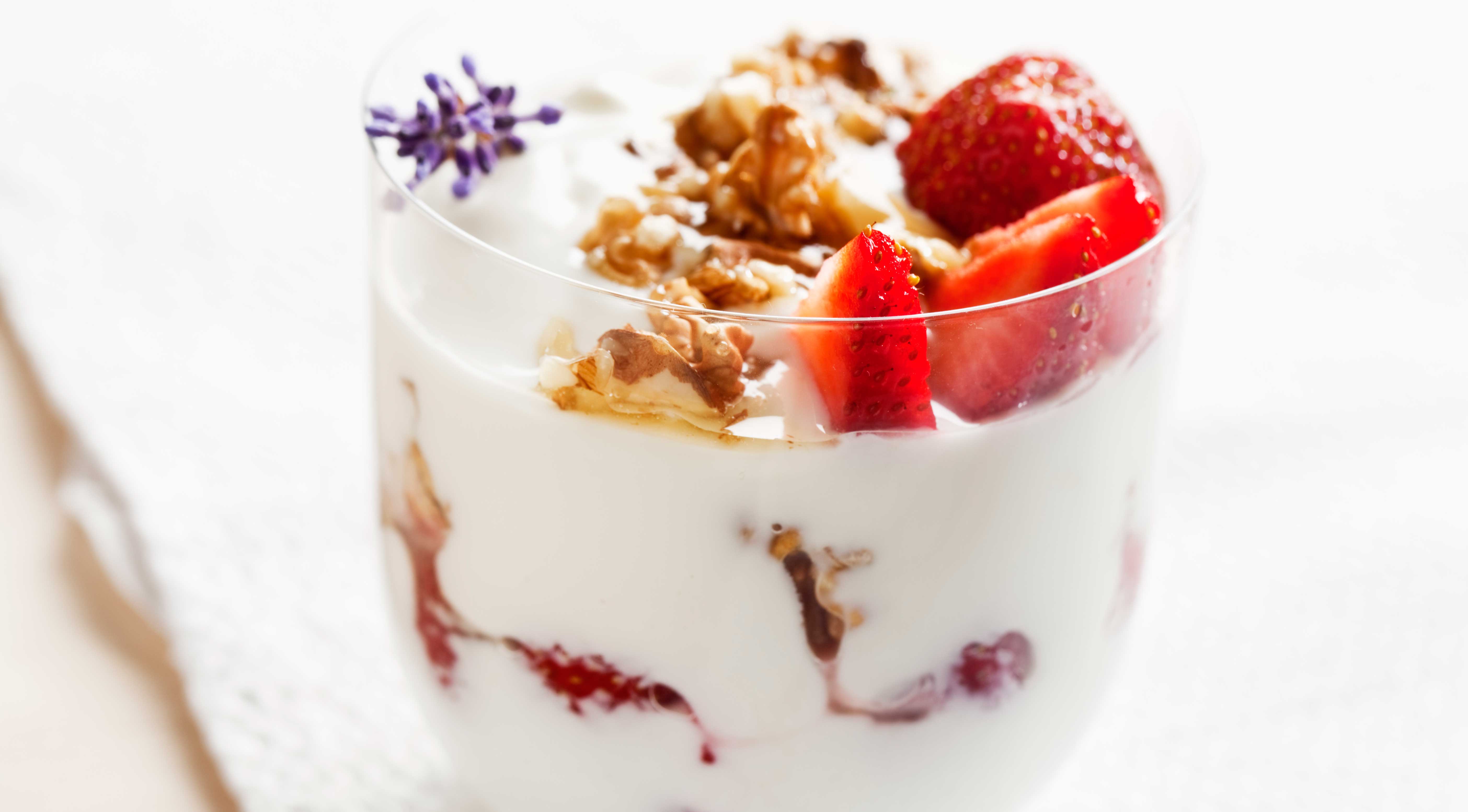 Yogurt With Strawberries and Walnuts