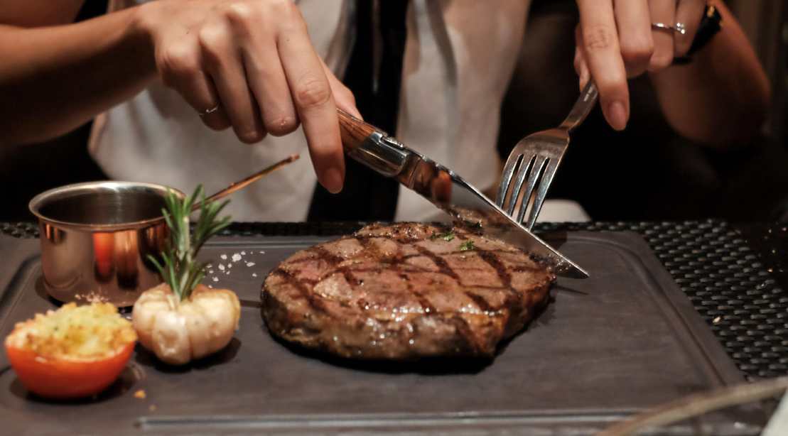 Cutting-Steak