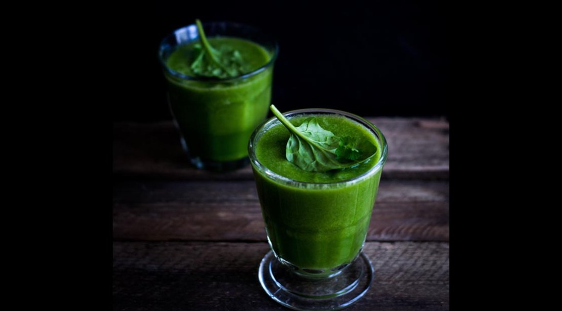Spinach smoothie recipe for a green protein smooth