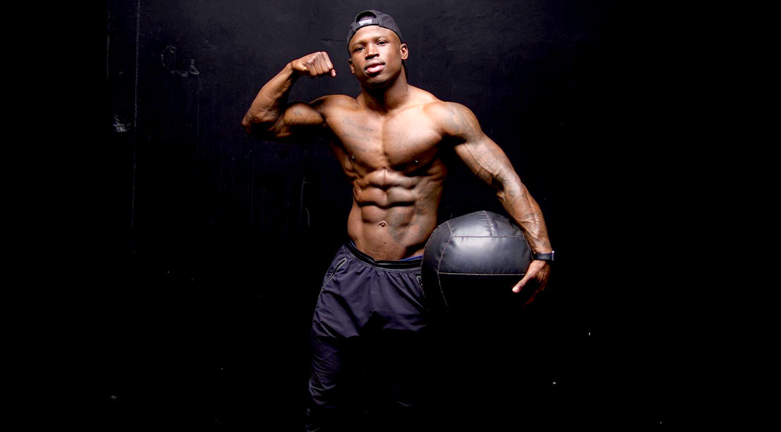 https://www.muscleandfitness.com/wp-content/uploads/2022/03/Darien-Johnson-showing-his-muscular-physique-and-six-pack-abs.jpg?quality=86&strip=all