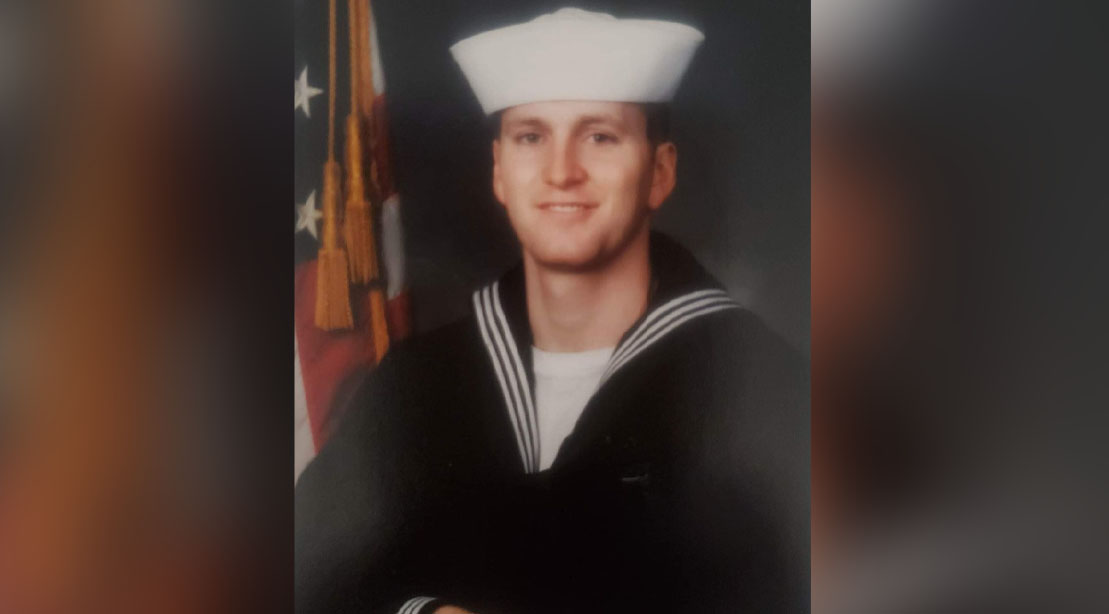 Padres' uniforms salute past, future, Navy